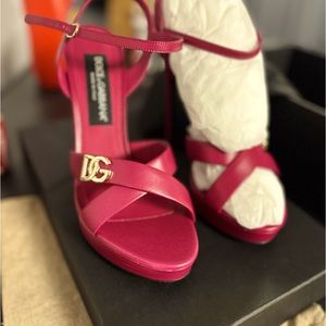 DOLCE&GABBANA criss-cross platforms 8 1/2 brand new